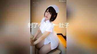 【新片速遞】风韵犹存的熟女阿姨，来做胸透❤️被帅哥医生偷拍下，没想到奶头还这么 粉嫩！