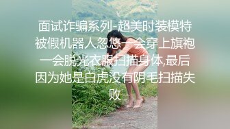 自己拿着手机拍后入的少妇