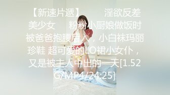 【新片速遞】  漂亮美女 身材娇小 和黑祖宗男友过浪漫情人节 高难度69吃鸡 一字马操爆 美女与野兽简单粗暴 