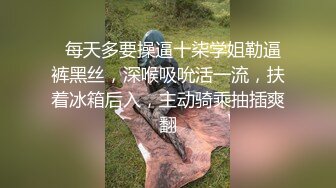 偷情已婚有孩子少妇，厨房后入狂草，边操边和老公打电话