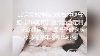 漂亮眼睛口罩美女钟爱黄瓜自慰，舔弄黄瓜展示口活，站立抬腿特写黄瓜插入，毛毛浓密手指扣弄高潮出浆