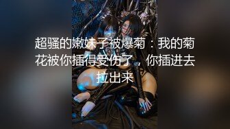 巨乳良家少妇在狼友的挑逗下脱光了衣服，躺在床上跳弹自慰揉捏诱人的大奶子，逼逼特写跳弹塞菊花真刺激