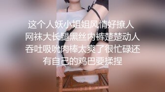 我要夹弟弟姐姐先煮饭再满足弟弟，抓着JJ舔弄骑在身上摩擦舌吻舔奶，多种姿势换着操站立后入