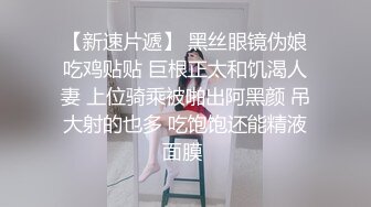  牛仔裤白毛衣小姐姐真漂亮 纯纯气质坐在沙发上忍不住抱紧亲吻挑逗 这表情让人胃大开