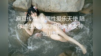   长发卷发妹子特写近景操出白浆流在蛋蛋上后入蜜桃臀，叫声淫荡