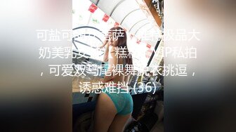 大红唇新人骚女被两大汉3P，白丝袜丁字裤，翘起屁股看穴，两根JB轮流舔