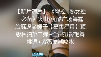 最新厕所偷窥穿羽绒大衣漂亮美女嘘嘘