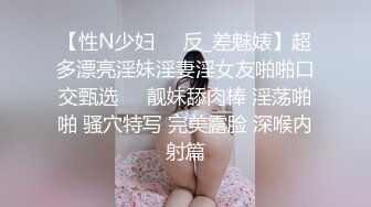 淫荡反差小女仆✅极品美少女穿上可爱女仆装服务金主爸爸，振动棒紫薇爽的尿屁不停，娇小身材被爸爸抓紧双手后入