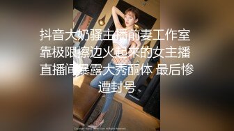  粉穴红唇骚骚美女大战头套男，舔奶子撕裆揉逼跳蛋震动很享受，特写交大屌侧入抽插