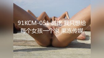 长相清纯火辣身材巨乳妹子酒店3P啪啪，黑丝口交猛操晃动大奶给摄影小哥口交，后入大屁股再自慰诱惑