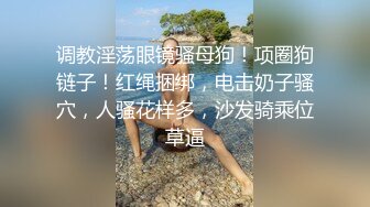 某办公楼厕所门板下看两个妹纸真嫩啊