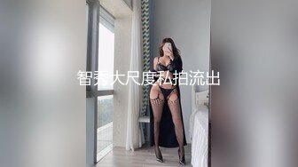 精选美女厕所TP白短袖牛仔裙美女嘘嘘