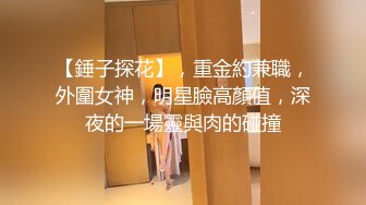 女厕偷拍两个小姑娘在一个隔间衣服脱了相互吃对方奶,还用手指头插入对方阴道里面抽动