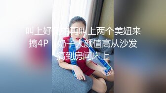 顶级美臀口罩小姐姐跪着扭动屁股，开档黑丝特别合适，超近距离手指扣弄肥穴，边扣边出水搞得很湿