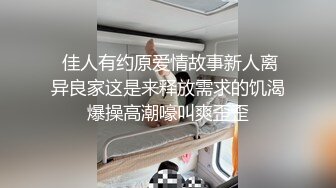  大学生下海，一张床三个妞大哥躺床上让骚逼上位抽插，轮流享受大鸡巴顶撞花心