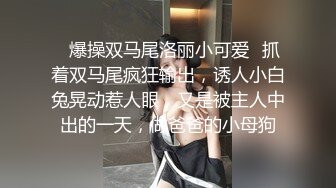 两个黑丝按摩女让小哥玩双飞，按摩床上口交足交玩弄大鸡巴舔乳头，淫声荡语不断，激情上位轮草两女精彩刺激