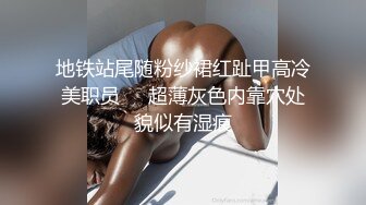  大二学舞蹈贫乳颜值美女诱惑啪啪，性感牛仔短裤对着镜头摆弄，足交特写插嘴穿上黑丝