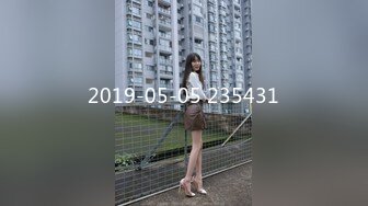 碎花连衣裙美女樱桃小内太可爱了 裙底偷拍