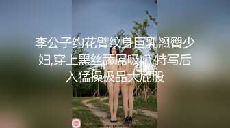 合租房看到对门的情侣一起去洗手间很好奇他们要干什么哦槽这下有眼福了嘿嘿