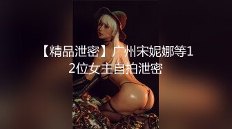 金发女孩被自己的健身教练叫到露天阳光下性爱