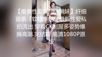 颜值身材满分美女小姐姐，全裸激情诱惑，多毛小穴掰开特写，道具假屌插入