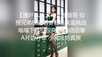 【新片速遞】  蓝光眼镜的妹子特写道具自慰插白虎穴塞的满满的 表情销魂淫水很多 