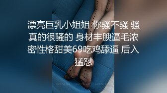 颜值不错的风骚女模特，大辫子漏出骚奶子诱惑狼友跟两位大哥激情3P，让小哥吃奶玩逼轮流爆草抽插，浪叫呻吟