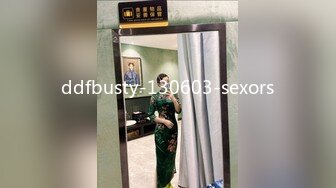 潜入美容医院女厕偷拍两位多毛少妇嘘嘘