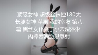 小少妇露脸床上吃屌，女上位表情丰富打桩，无毛蝴蝶逼，马桶上自慰掰穴