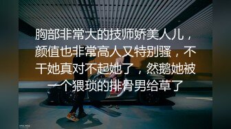 ❤️❤️儿子在厕所看片大飞机，被妈妈发现，帮忙解决生理需求，撩起裙子脱下丁字裤，扶屌插美臀