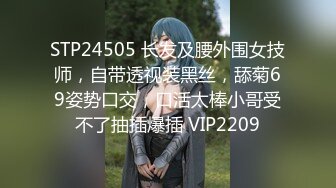 欧美大鸡巴纹身痞子在客厅里3p玩的很爽艹的更欢(下)