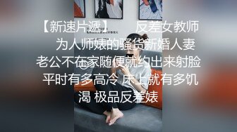 女友大白天在出租车上给口爆 也不知道师傅看没看见刺激啊