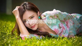 -最新众筹高挑车模毛婷制服红高跟被摄影师在桌子上干逼