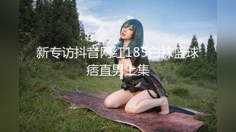 开档牛仔裤清纯又骚美女，和男友居家操逼，舔屌吸吮口活很棒，肥穴骑乘自己动，正入边操边揉阴蒂，搞得美女爽歪歪