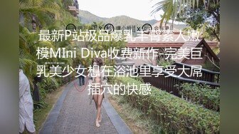 墙缝偷窥隔壁苗条身材漂亮美女洗澡前脱光光洗衣服看着她性感的逼毛有强奸的冲动