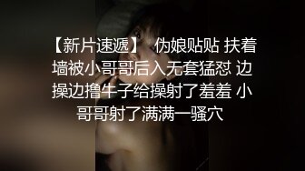  轻熟女姐妹组合露脸激情4P伺候年轻小哥哥，让小哥吃奶子交大鸡巴，黑丝情趣互动抽插