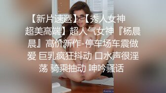   超极品无毛白虎小萝莉露脸跟小哥激情啪啪，让小哥按着头草嘴好刺激