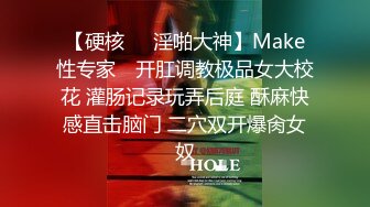 【新片速遞】  科技楼蹲守 眼镜少妇手机上不停的玩游戏 肉肉的微毛小穴看起来还挺嫩