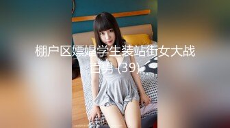 熟女少妇勾引大金链子男人回家肏逼，丝袜都给撕破，连手带扣骚逼，叫声骚骚的，干涸的阴洞终于有屌插入了！