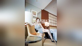  尤物级女神御姐 真会打扮啊 白皙肉体黑色衣服勾人性福，吊带裹胸往上一扒就舔吸奶子