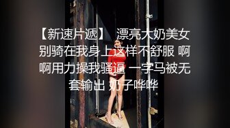 舞蹈生桃子极品美臀清纯眼镜萌妹，脱掉内裤对着镜头扭动屁股，抬起双腿特写逼逼，坐在枕头上摩擦掰穴