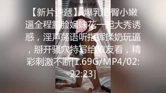 《极品CP魔手外购》牛逼坑神专搞气质小姐姐某美女如云场所女公厕全景偸拍数位靓妹方便逼脸同框有极品 (7)