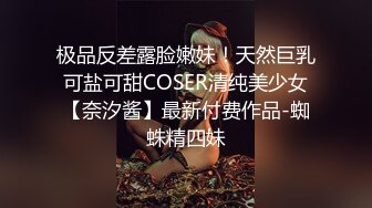 看见这大茄子我就爱了，风骚少妇浴室洗澡自慰给狼友看，淫语互动听指挥这大号道具放在马桶上抽插骚穴真刺激