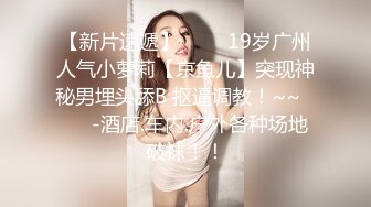 办公楼厕所TP粉色连衣裙白凉鞋短发漂亮的妹子嘘嘘