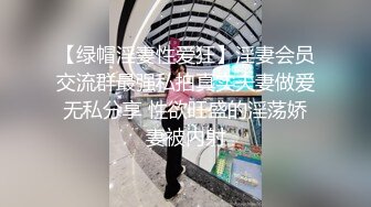  极品热巴高颜值性感妹子道具自慰大秀，沙发上按摩器震动棒双管齐下出白浆