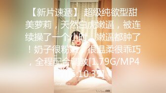 ❤❤️三个嫩妹妹随便操，小舌头舔大屌，无毛小穴骑乘位，屌太大慢慢没入，主动自己动，嫩穴很舒服