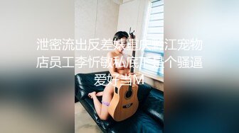 骚逼少妇跟渣男玩3P，躺在床上被肆意蹂躏，上面被草嘴下面被渣男用跳弹玩逼，压在身下爆草抽插全射逼毛上了