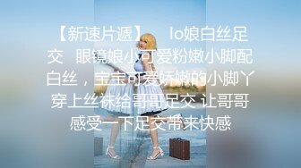 长裙靓女和男友开心逛街。一次性透明内内前后CD